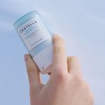 Protetor-facial-bastao-Centella-Hyalu-Cica-Silky-Fit-Sun-Stick-FPS50--skin1004-20g.jpg